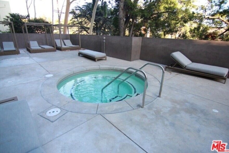 Building Photo - 3949 Los Feliz Blvd