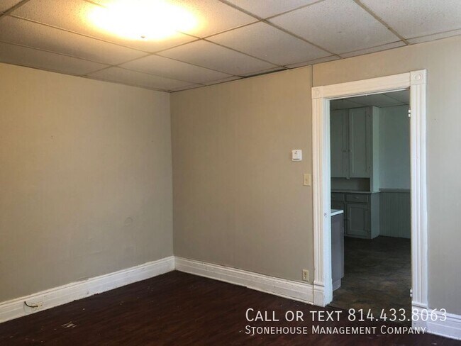 Building Photo - 613 E 13th St