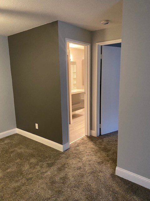 Building Photo - 7 Village Hill Ln