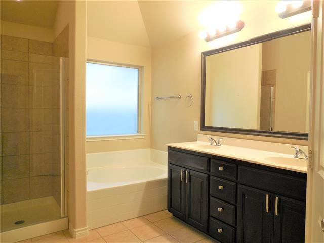 Building Photo - 13713 Blue Bell Dr