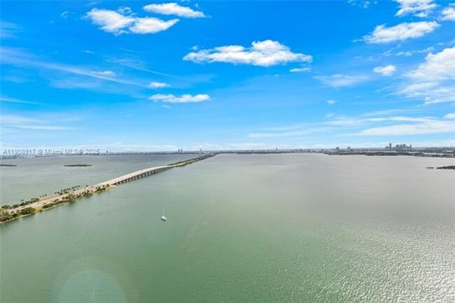 Building Photo - 3131 NE 7th Ave