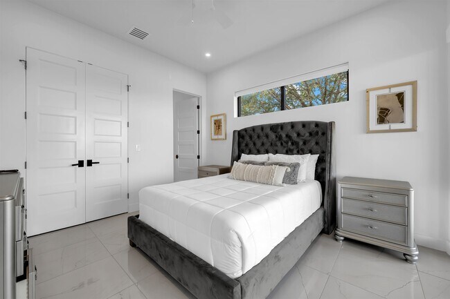 Building Photo - 207 Kites Ct