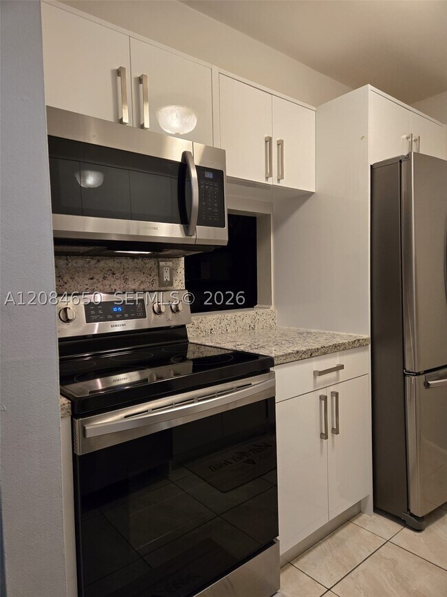 Building Photo - 14321 N Kendall Dr