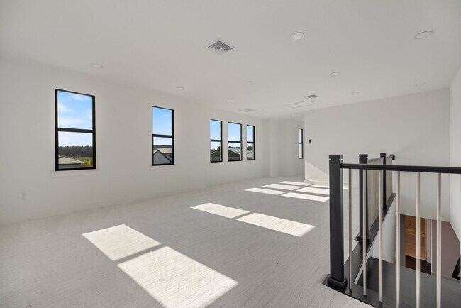 Building Photo - Brand New spacious 4bd/3.5bth Sarasota Hom...
