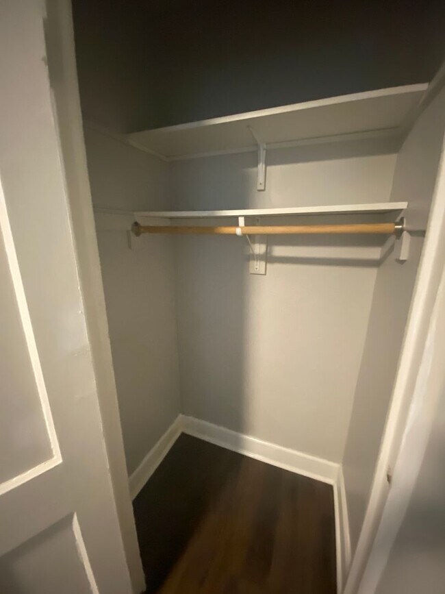 Building Photo - Updated Two Bed Two Bath Apt in Dogtown!