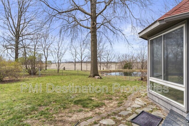 Building Photo - 2081 Willow Ln