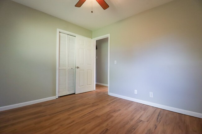 Building Photo - 4 Bedroom Home Available For Immediate Mov...