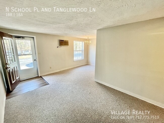 Building Photo - 323 N School Pl