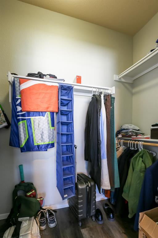 Building Photo - 910 W 25th St