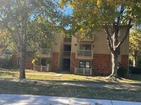 Building Photo - Updated 2 Bedroom Condo Available in Kirkwood!