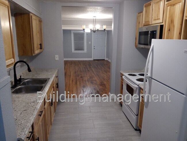 Building Photo - 5614 E 28th St