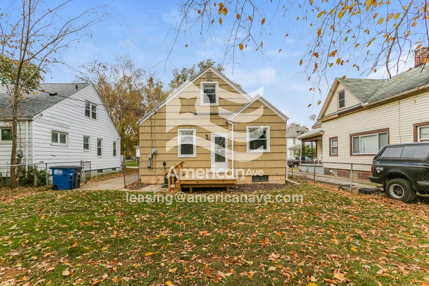 Building Photo - 1807 Giant St