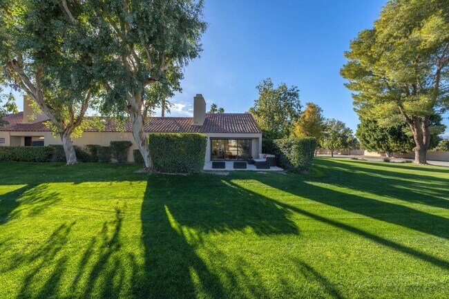 Building Photo - 352 Forest Hills Dr