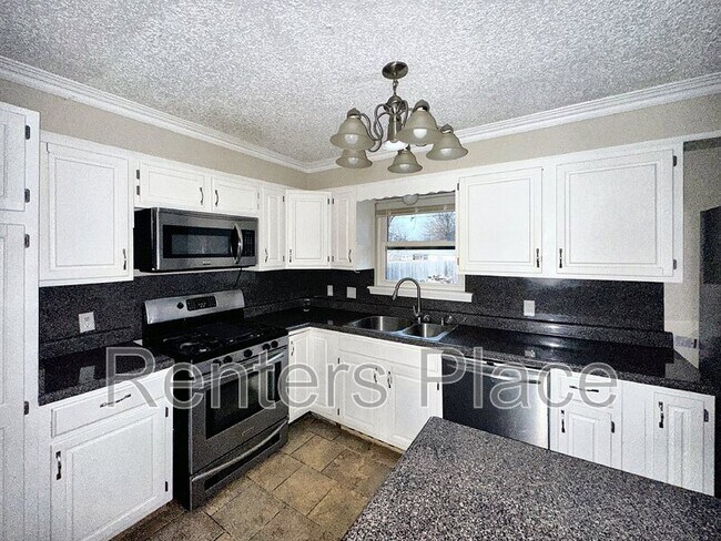 Building Photo - 302 N Wortman Ave