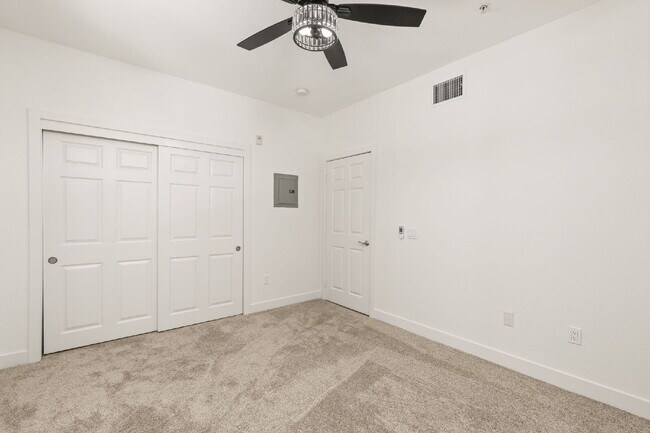 Building Photo - "Spacious, Sophisticated, Modern 3BR, 2BA Condo in the heart of downtown