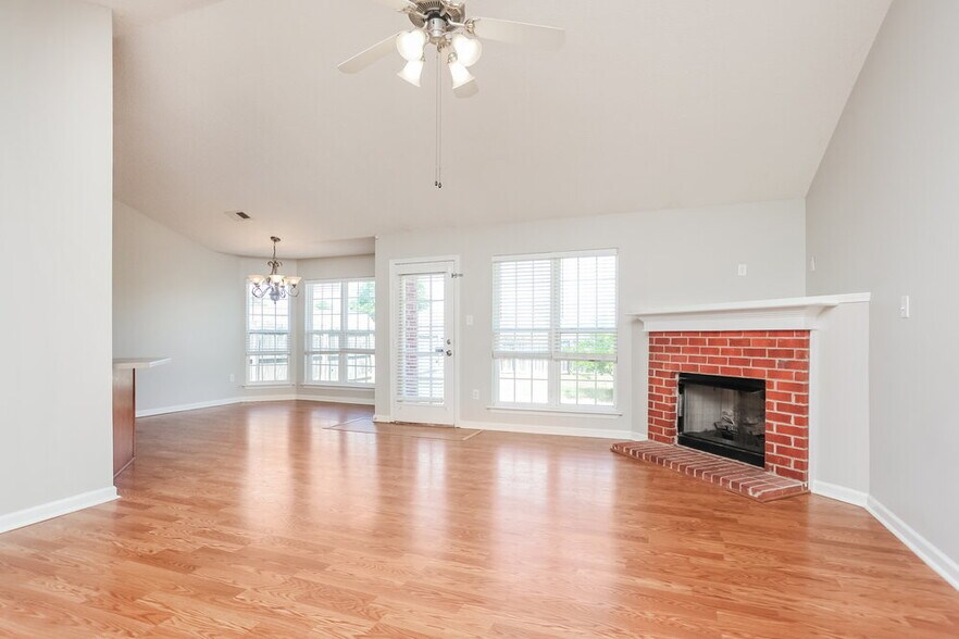 Building Photo - 1812 Cherry Creek Dr