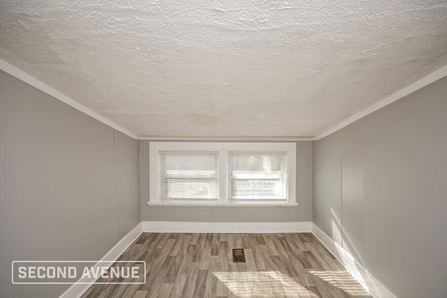 Building Photo - 1806 Sundale Ave