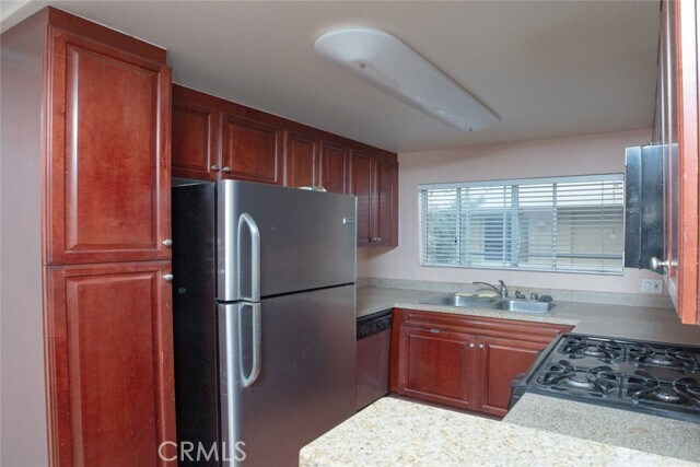 Building Photo - 5540 Owensmouth Ave