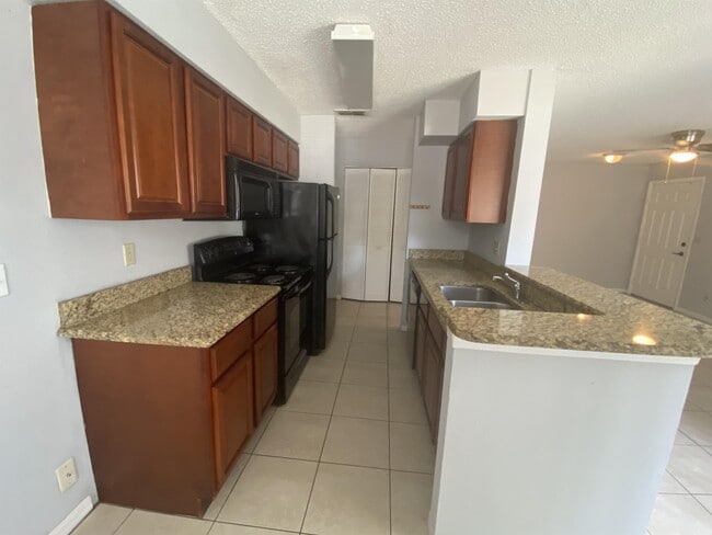 Building Photo - 1065 S Hiawassee Rd