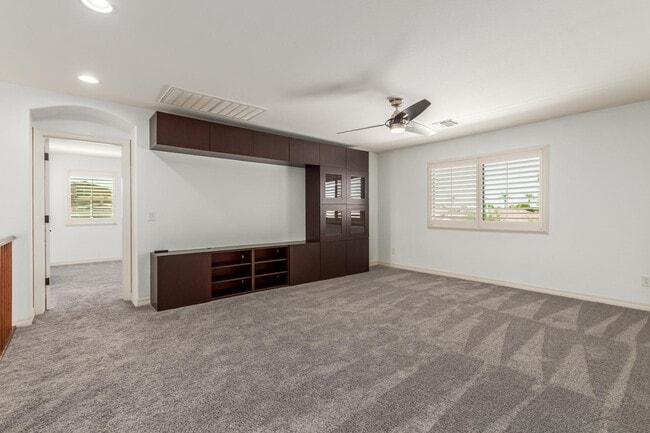 Building Photo - 622 W San Carlos Way