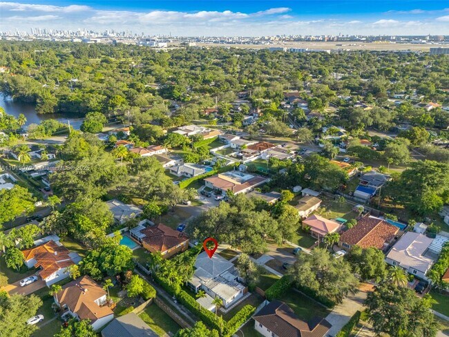 Building Photo - 333 Linwood Dr