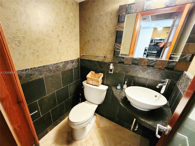 Building Photo - 401 Golden Isles Dr