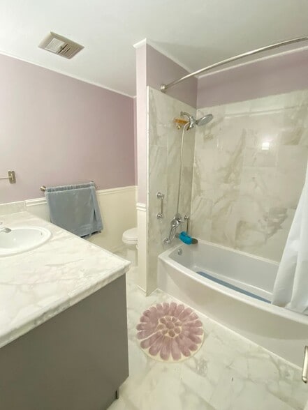 Building Photo - 1417 Bradley Dr