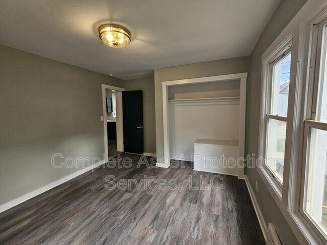 Building Photo - 917 W 144th St