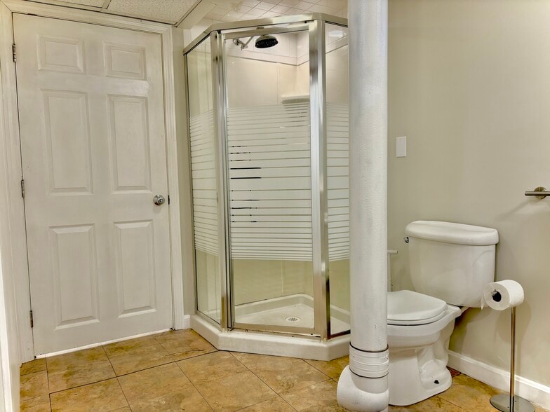 Building Photo - 1044 Broadway