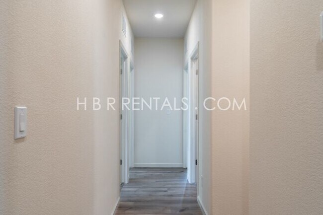 Building Photo - Modern & Spacious SINGLE STORY 4-Bedroom Home in Manteca – Fresh Updates & Comfortable Living