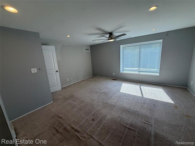 Building Photo - 29828 CITY CENTER # 1 Dr