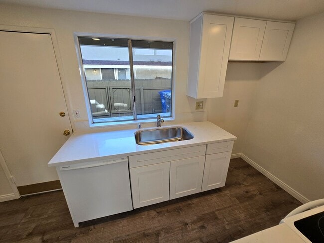 Building Photo - El Cajon Townhome - 2 Br., 1.5 ba. 92019.