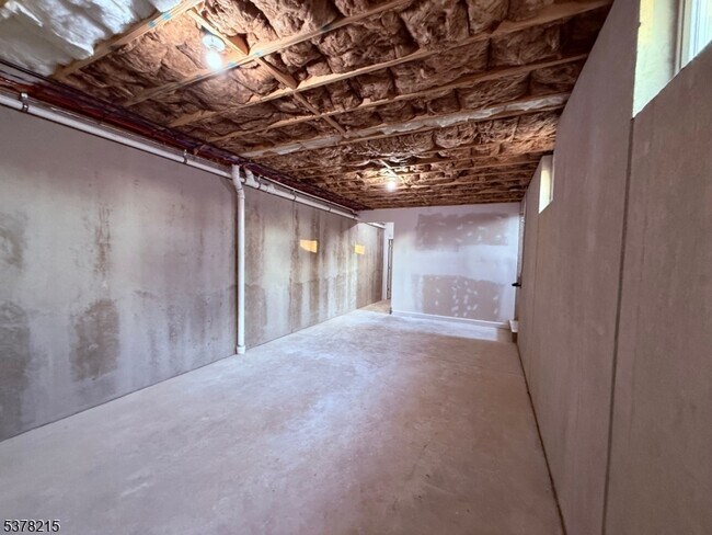 Building Photo - 46 E Stewart St
