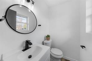 Building Photo - 710 Carpenter Dr
