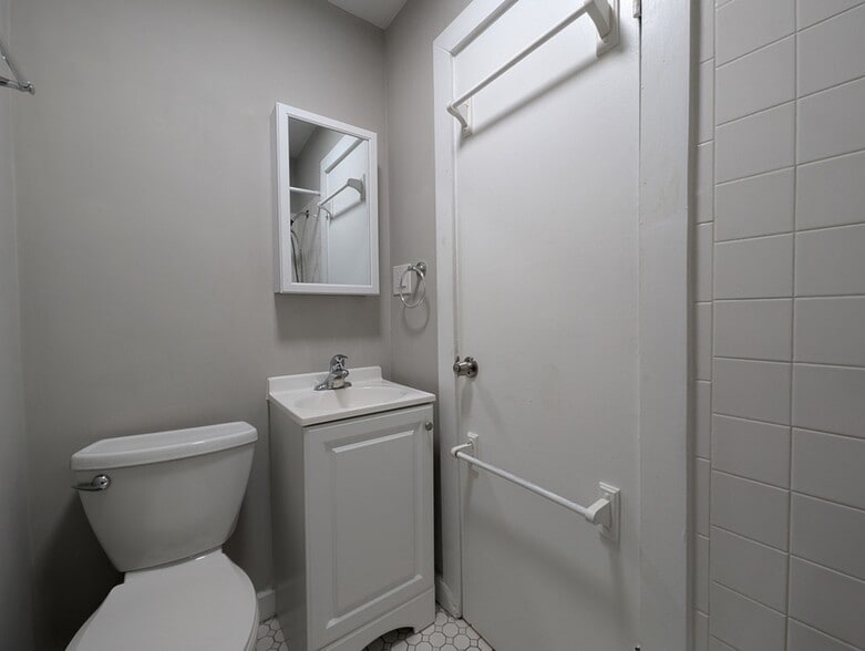 Building Photo - 3824 N Fremont