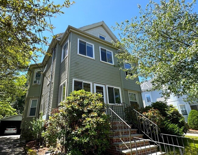 Building Photo - 23-25-25 Fuller St