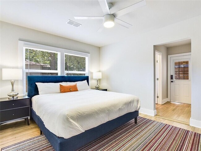 Building Photo - 3304 Robinson Ave