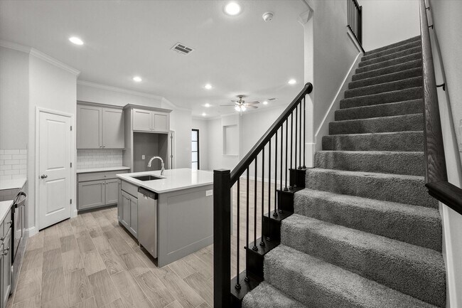 Building Photo - Luxury Arlington Townhome - Gated Community