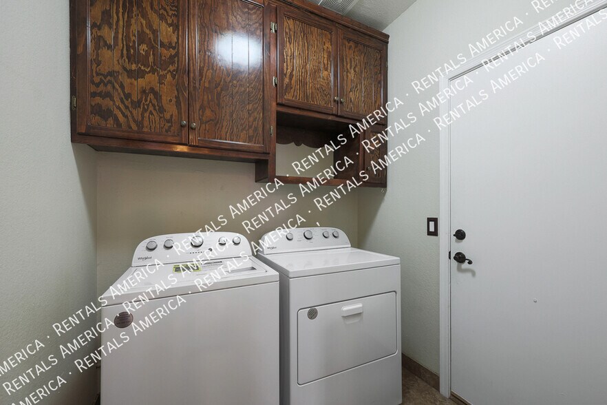 Building Photo - 3719 W Fallen Leaf Ln