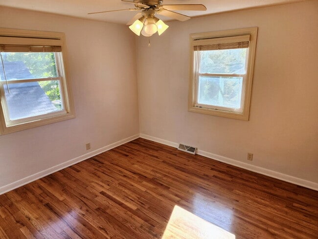 Building Photo - 5513 Forest Ave