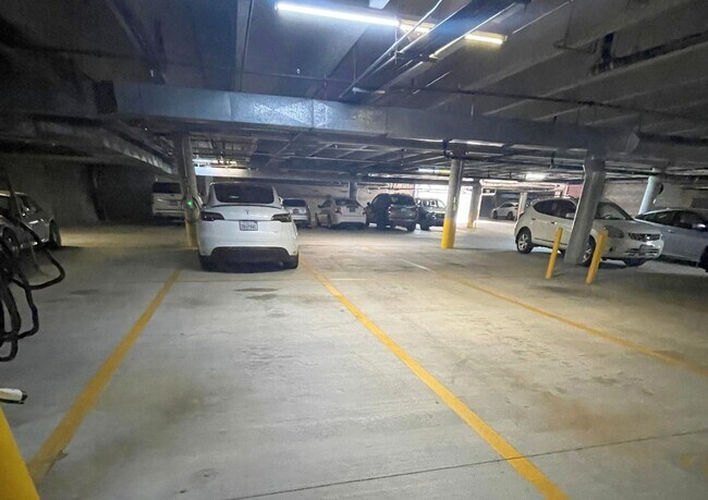 Building Photo - 3952 Richmond St