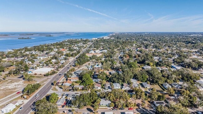 Building Photo - 810 Jurgens St