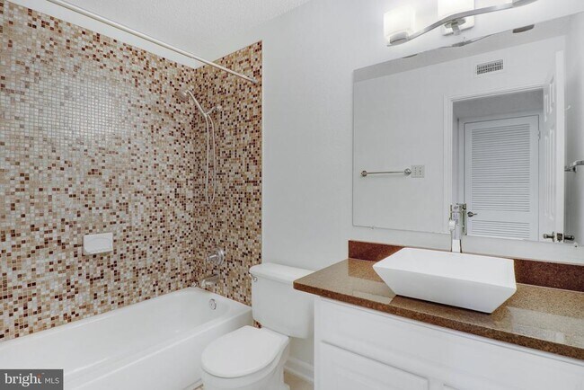 Building Photo - 1535 Lincoln Way