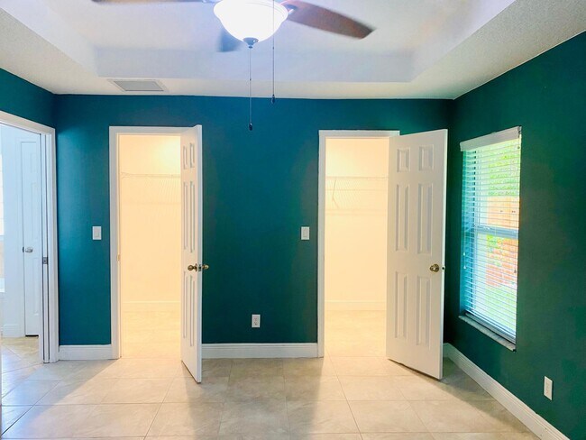 Building Photo - 9553 Seaspray Dr