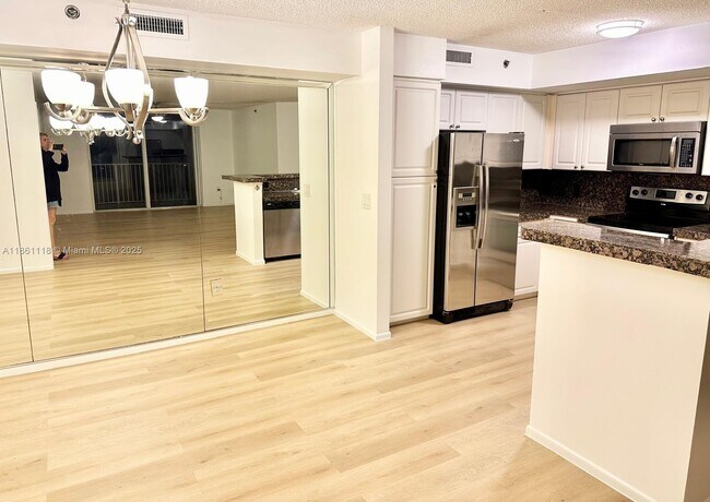 Building Photo - 19601 E Country Club Dr