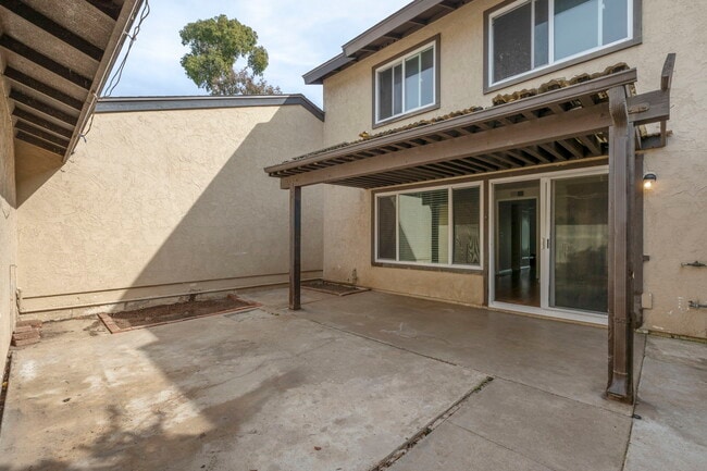 Building Photo - 1063 Las Rosas Ct