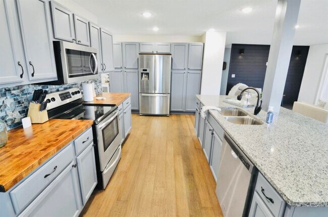 Building Photo - 73 Willow Tree Cir