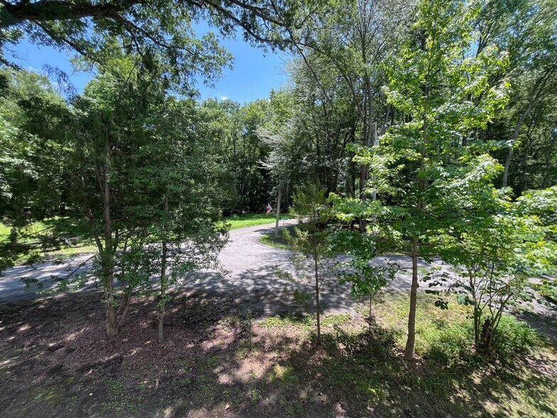 Building Photo - 5800 Fenwick Rd