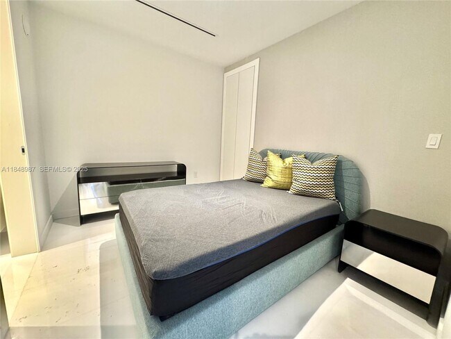 Building Photo - 300 Biscayne Blvd Way