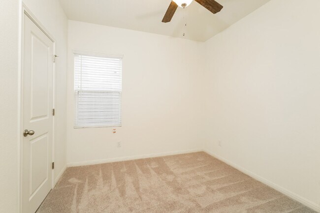 Building Photo - 141 Rubrum Rd